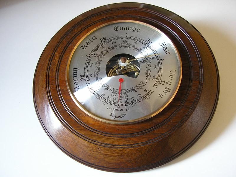 Barometers and Barographs/P2080001